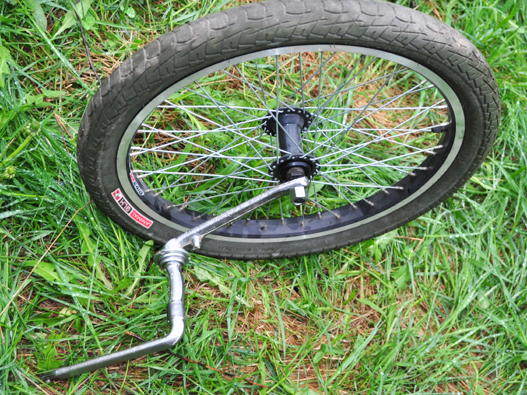 PortaPen Poultry Tractor - landing wheels